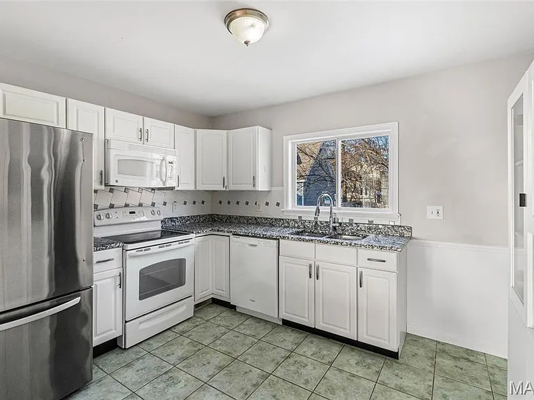 835 N Forest Ave — Photo 4
