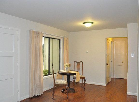 3rd image of 1037 Gilman Dr