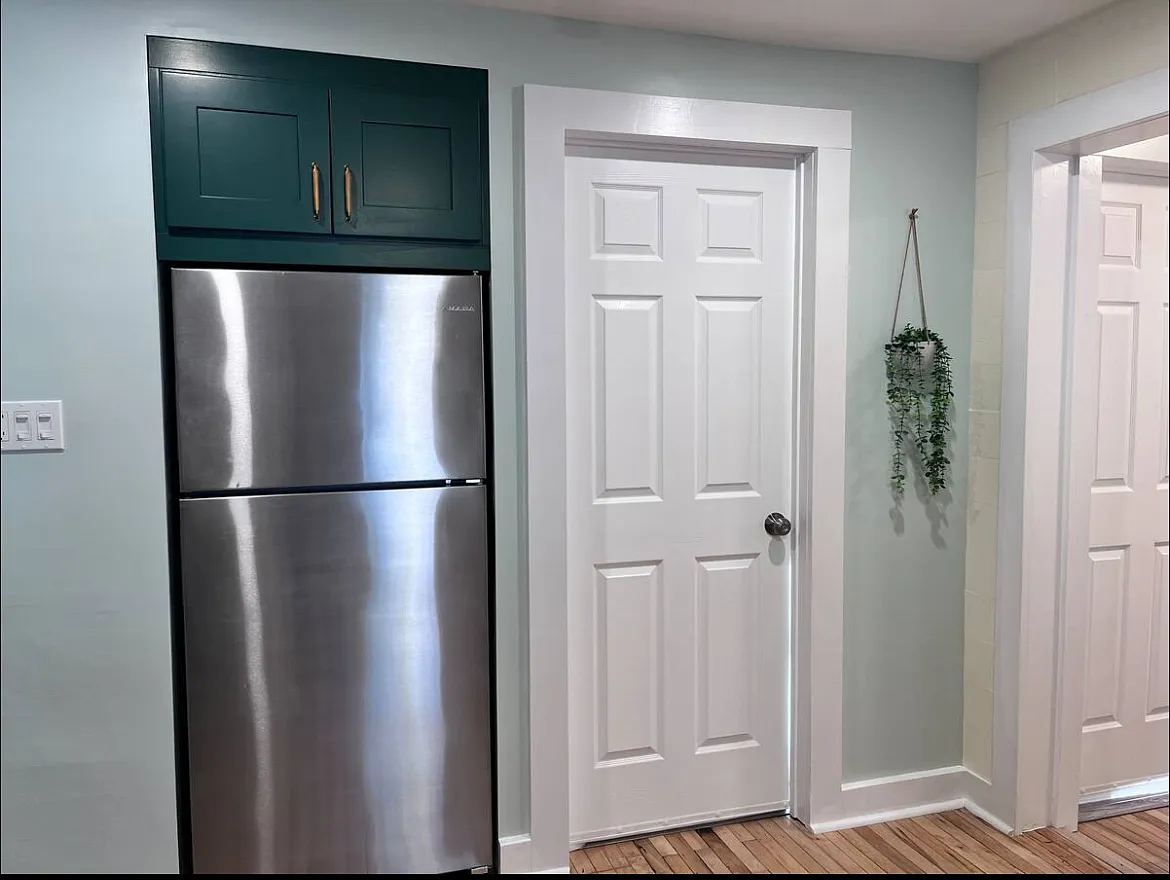 3 bed, 1000 sqft, $2,250 — Photo 2