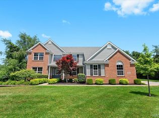 10080 Rolling Pines Dr, Brighton, MI 48116