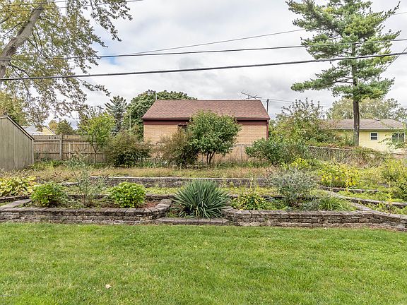 5th image of 3700 Glenbrook Dr