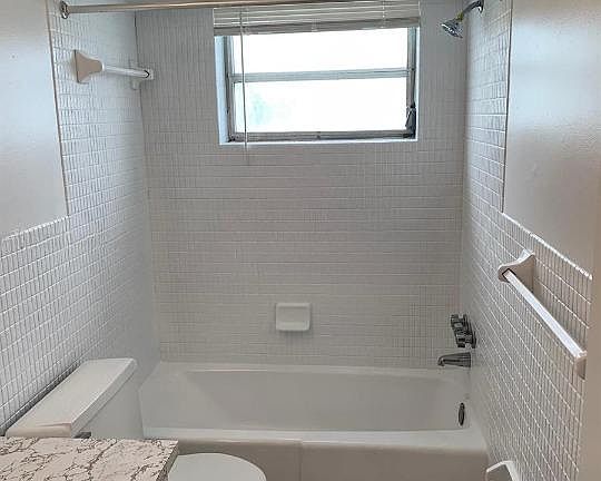 2nd image of 2300 Pierce St #3
