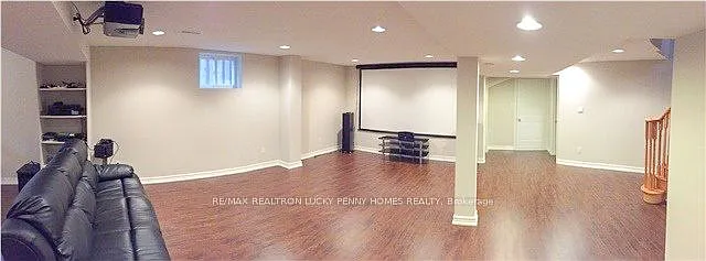 15 Sheila Cres — Photo 8