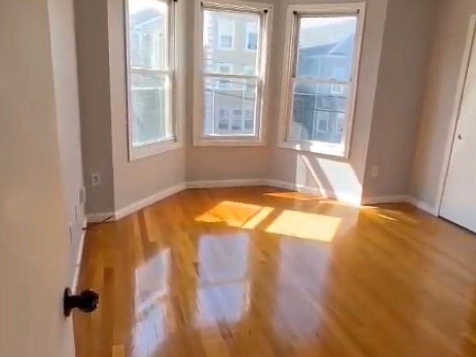 1st image of 249 Inslee Pl APT 2R