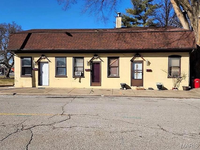 1st image of 219 N High St
