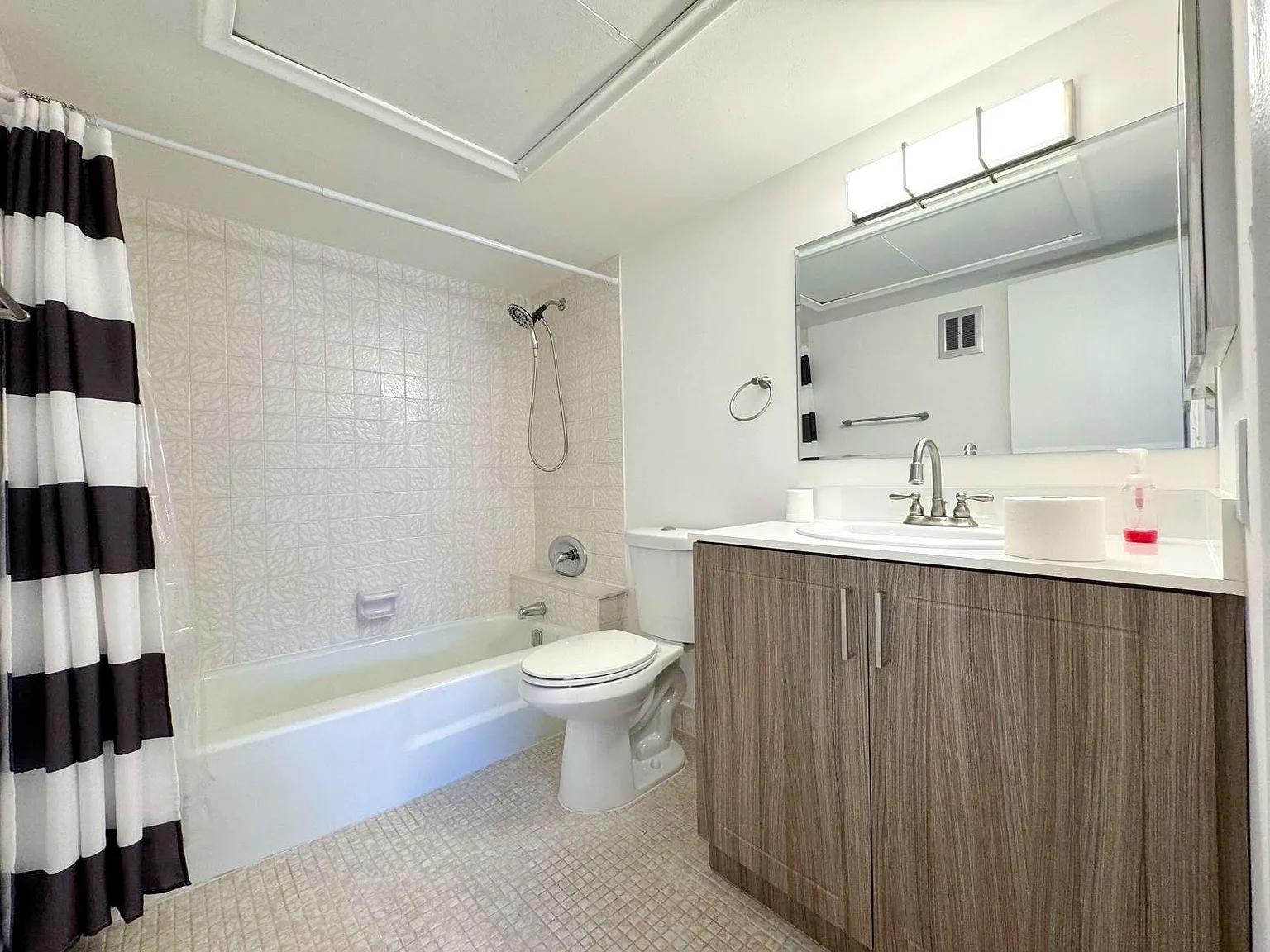 1 bed, 1200 sqft, $1,525 — Photo 4