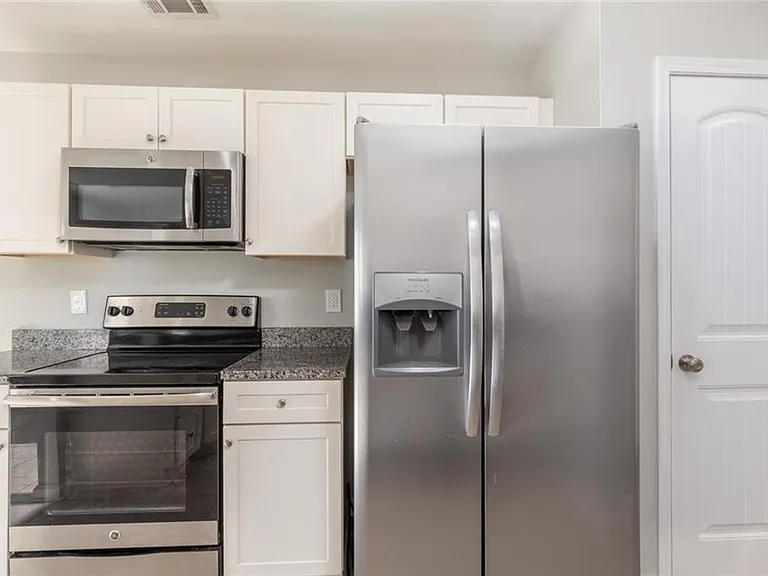 82 Gray Field Ct — Photo 12