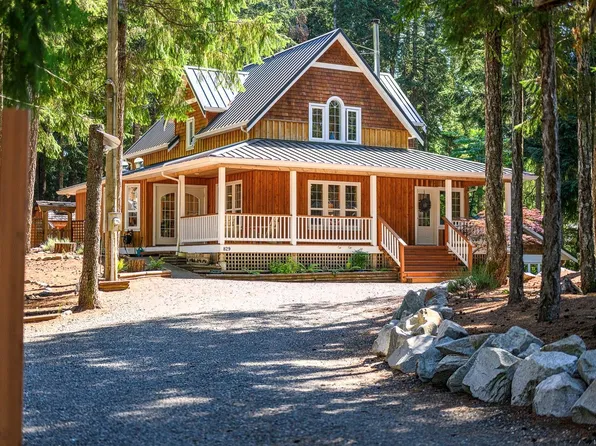 829 Lazo Rd, Comox, BC V9M 3W9