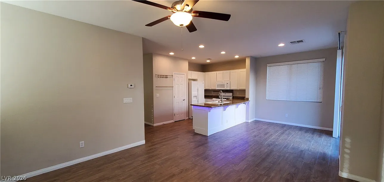 3 bed, 2.5 bath, 1714 sqft, $2,495 — Photo 3