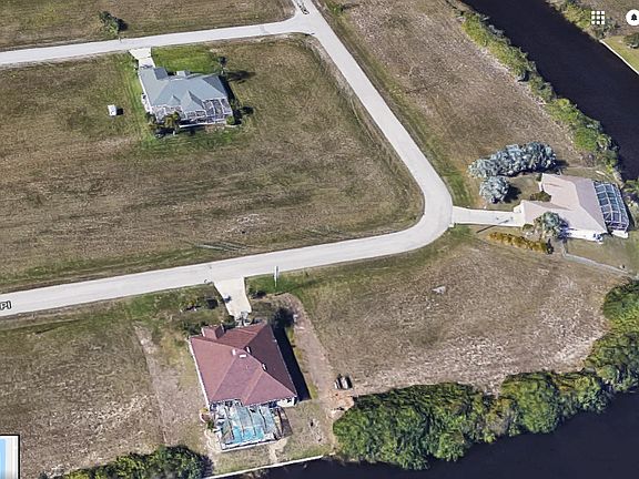 2nd image of 306 NW 26th Pl
