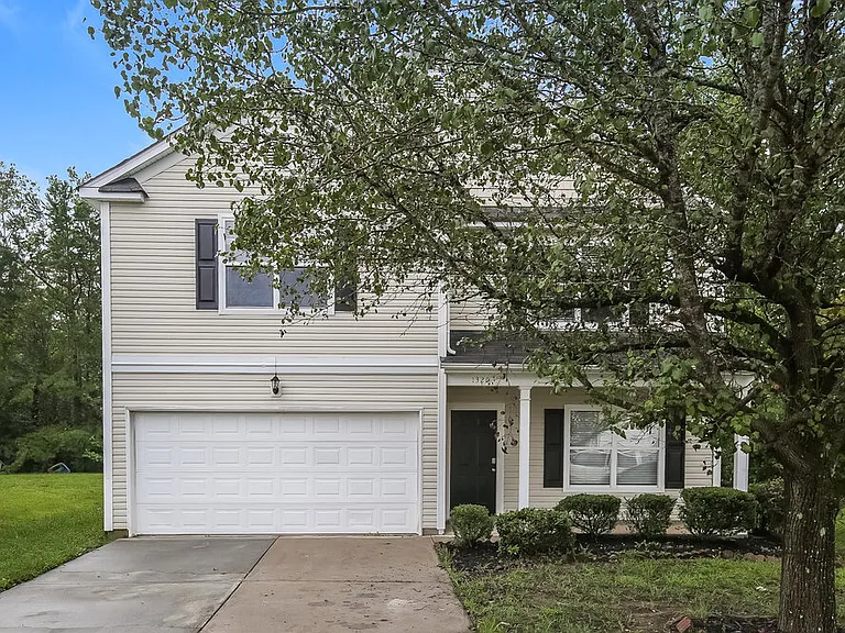 1320 Bray Dr — Photo 1