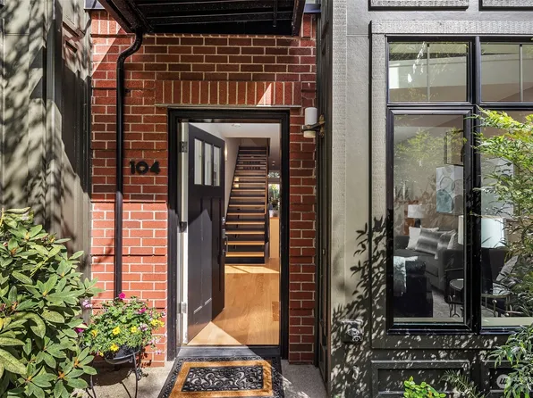 10465 NE 12th Place #104, Bellevue, WA 98004