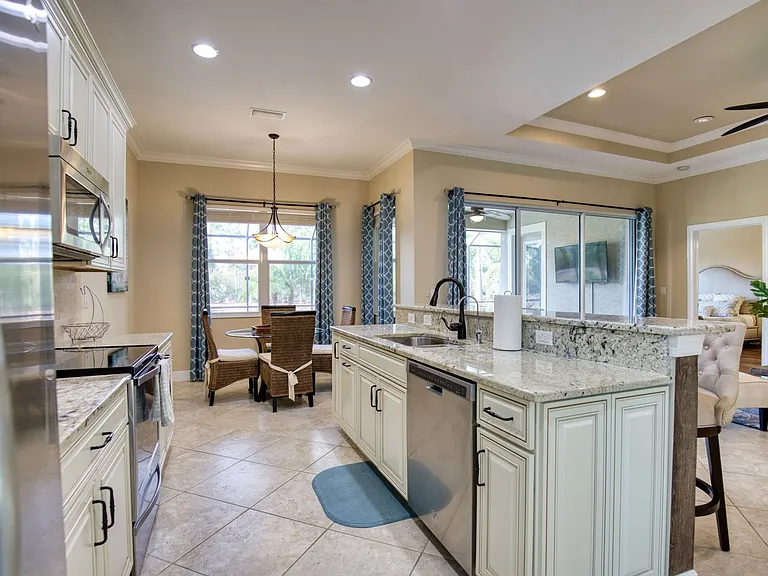 116 Pesaro Dr — Photo 26