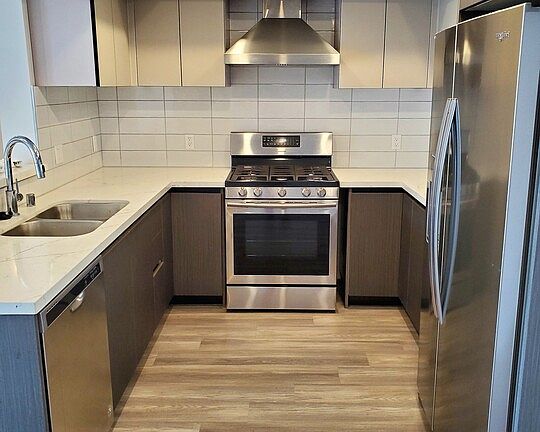 5th image of 5030 Rosewood Ave #301