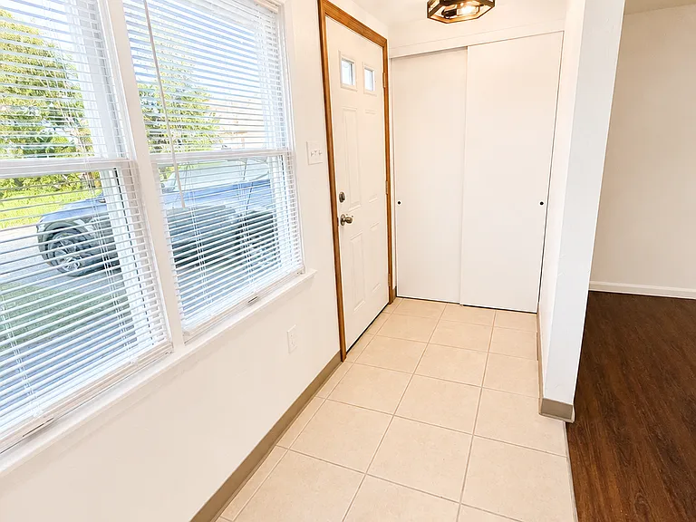 3 Andreis Ln — Photo 2