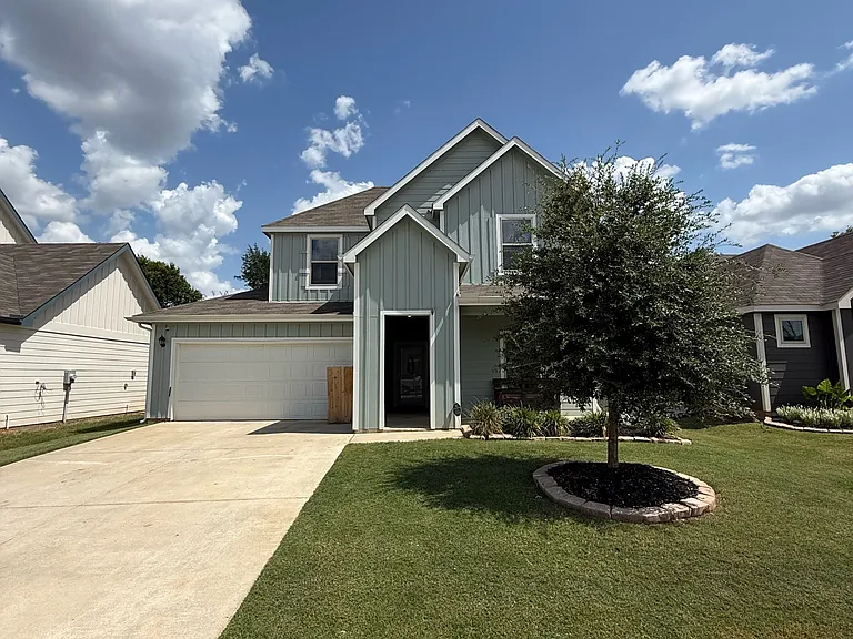 181 Hunters Way — Photo 1