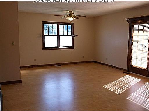 4th image of 409 Green Acres Dr