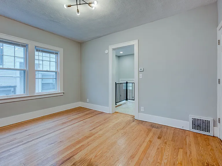 3427 Cuming St — Photo 8