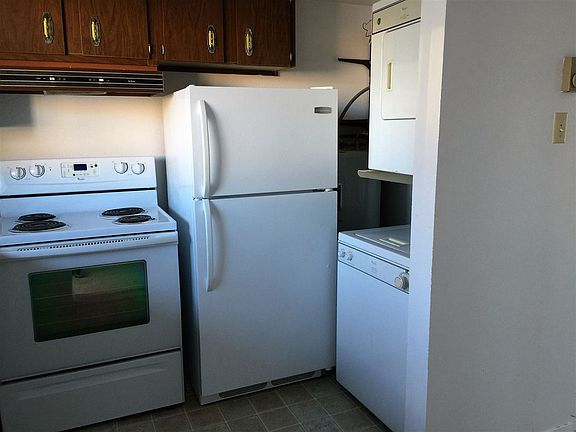 4th image of 73 Park Ln APT B