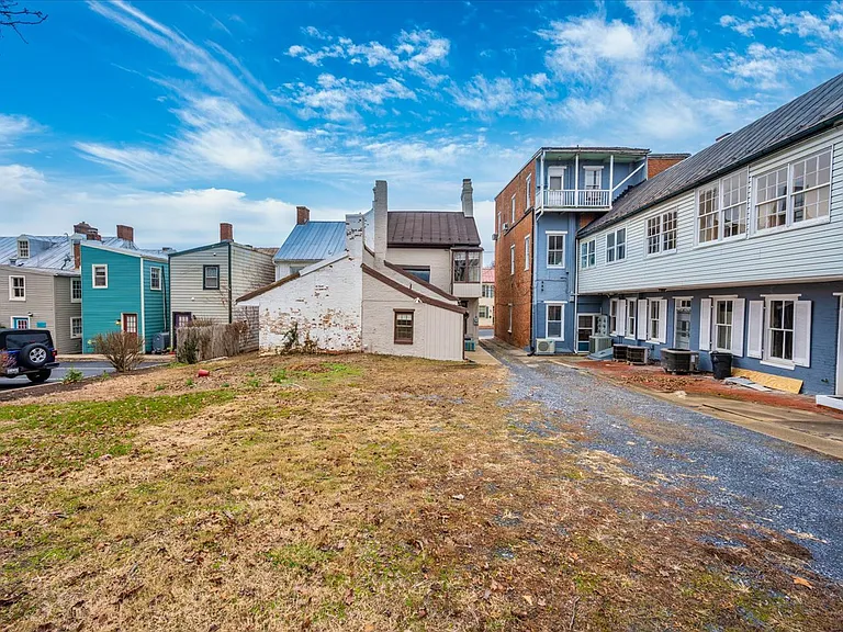 315 W Patrick St — Photo 45