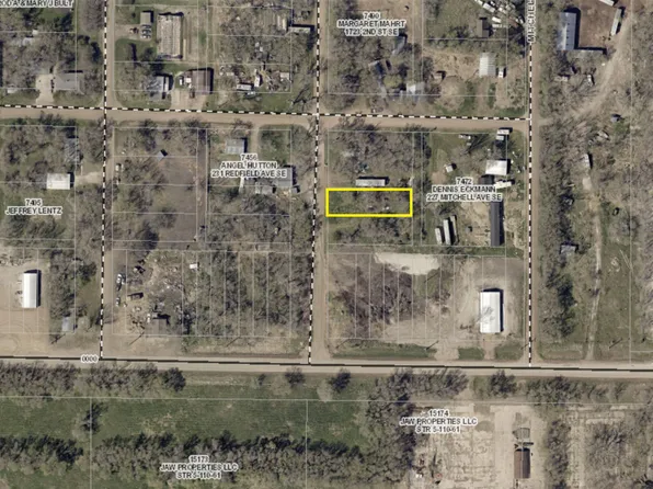 Redfield Ave SE, Huron, SD 57350
