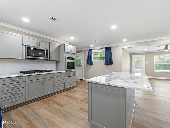 4th image of 129 Dalton Dr