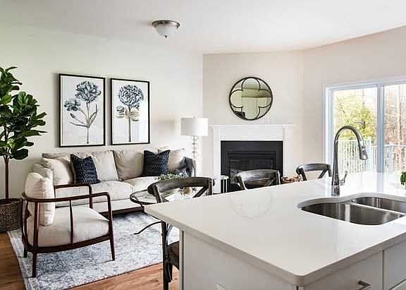 5th image of 278 Hudson View Ter