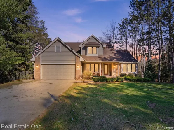 1755 Burrus Rd, Ortonville, MI 48462