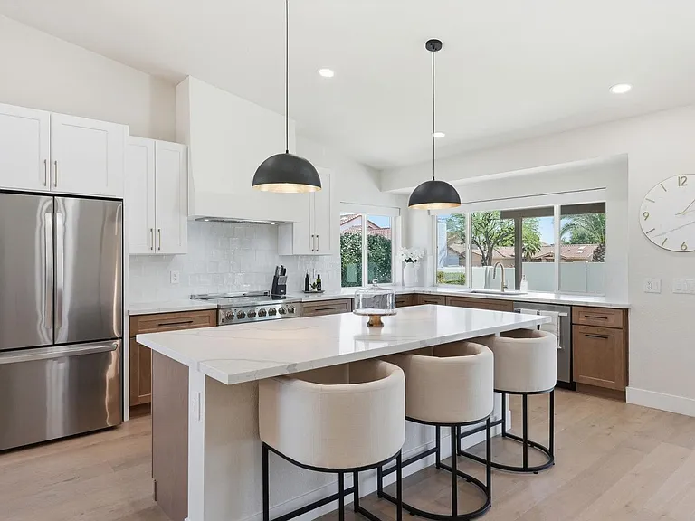 5623 E Claire Dr — Photo 15