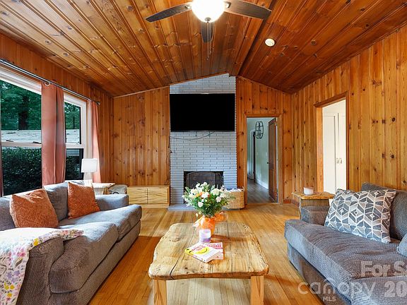 5th image of 202 Woodlawn Dr
