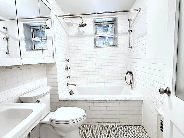 424 Pacific Street image 11 of 19