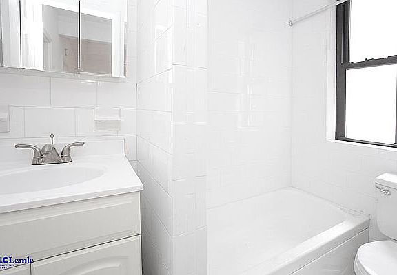 5th image of 450-452 E 81st St #5F