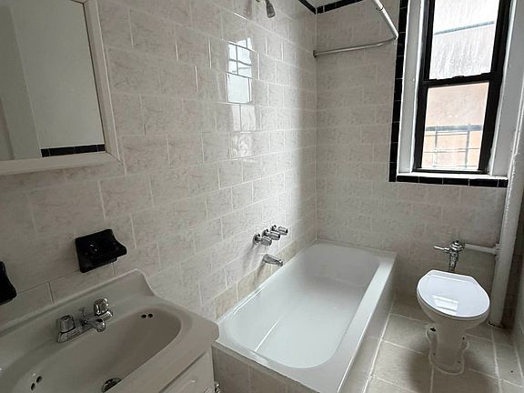 5th image of 20 Bogardus Pl #22C