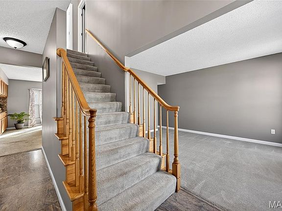 4th image of 354 Highgrove Place Dr
