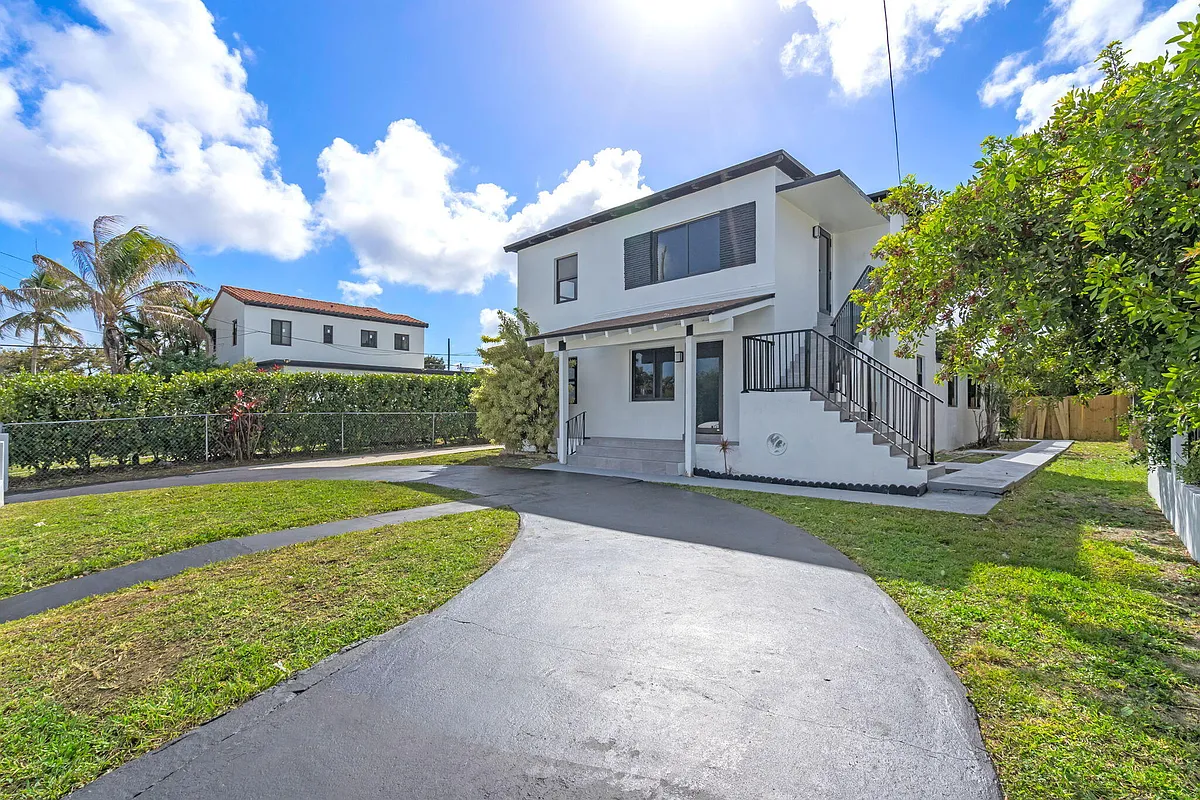 Building Photo - 130 SW 31st Ct #3