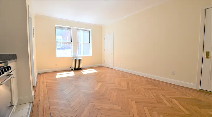 Rented by Manhattan Realty Group | media 11