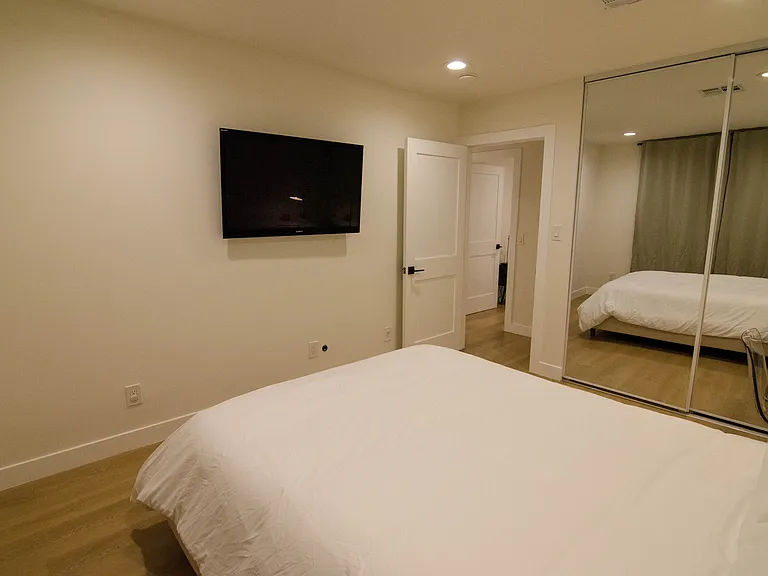 1236 N Evergreen Ave — Photo 16