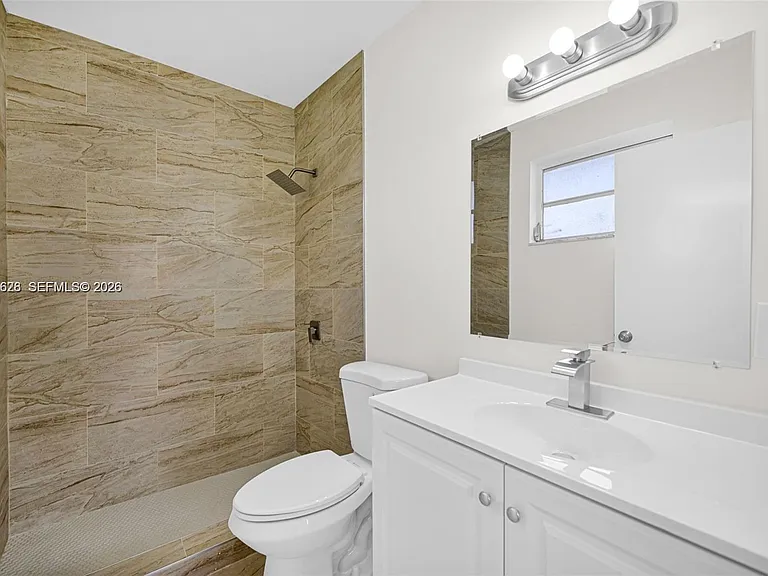 11810 NE 14th Ave #11810 — Photo 16