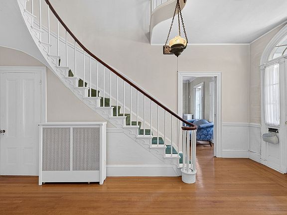 4th image of 43 Summer St