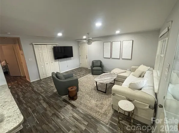 4701 E Yacht Dr, Oak Island, NC 28465