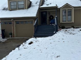 15209 S Arapaho Dr, Olathe, KS 66062