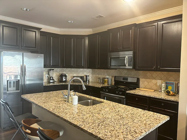 1212 Lavista Cir NE — Photo 3