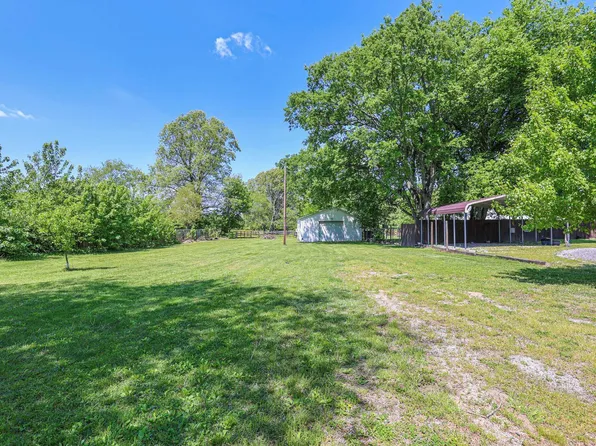 5421 Metropolis Lake Rd, West Paducah, KY 42086