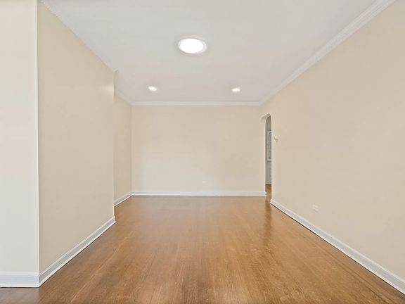 4th image of 2339 Matthews Ave #W