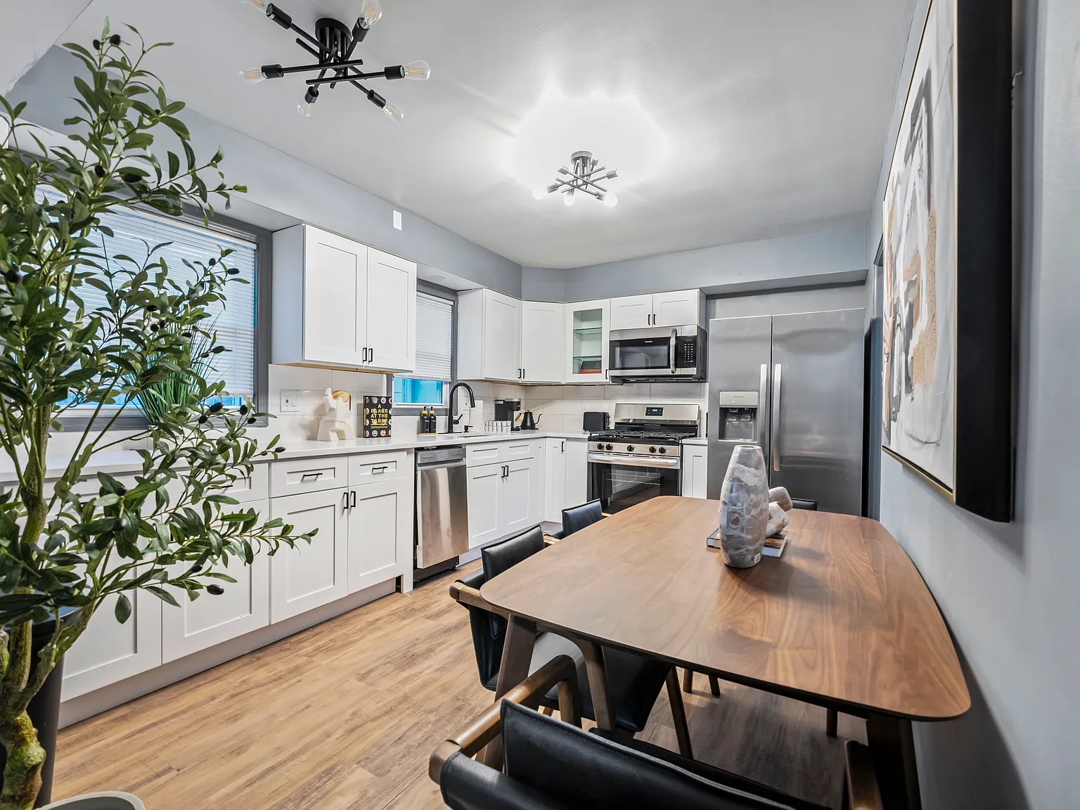 4 bed, 896 sqft, $8,100 — Photo 3