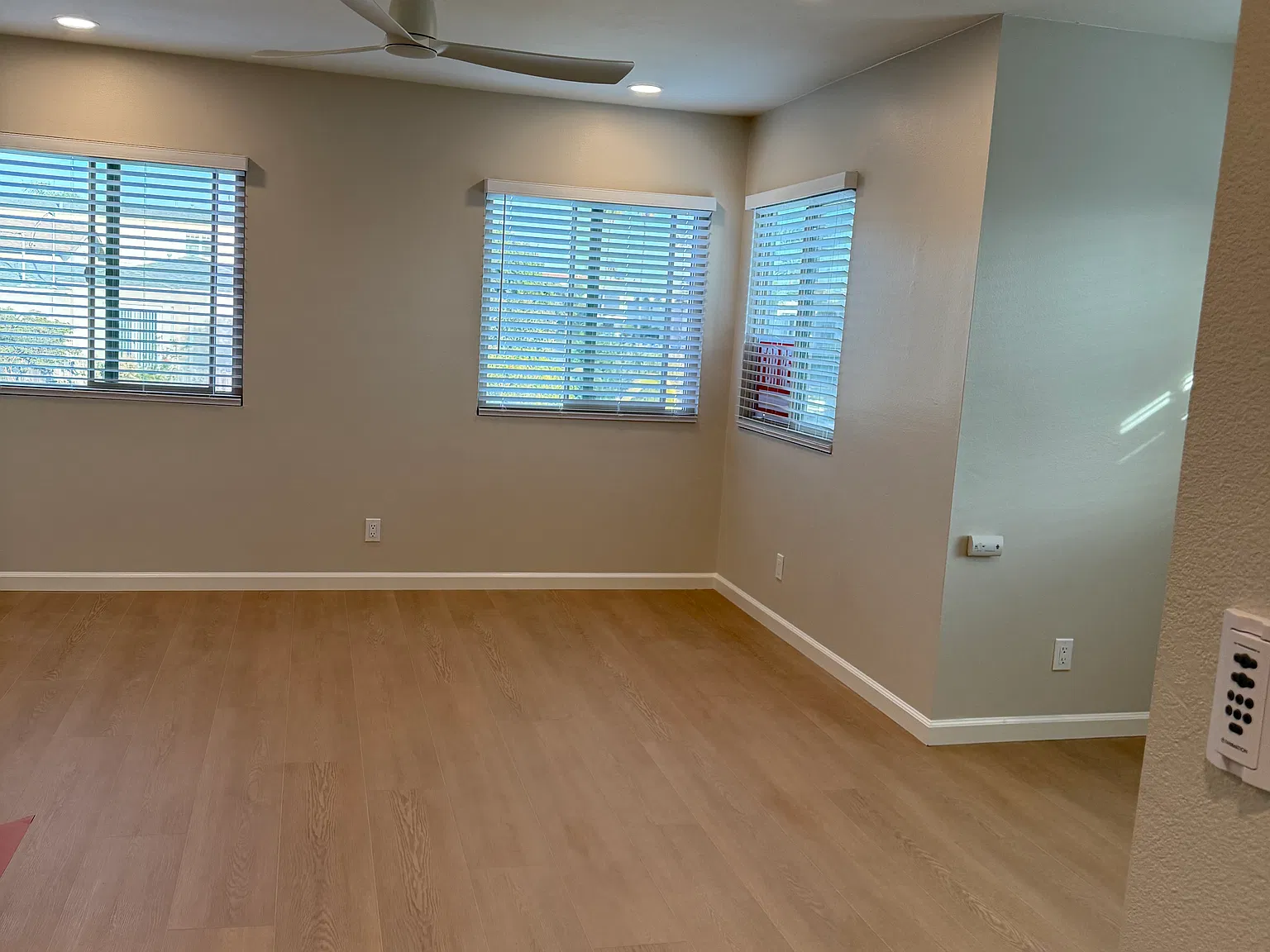 2 bed, 960 sqft, $4,300 — Photo 2