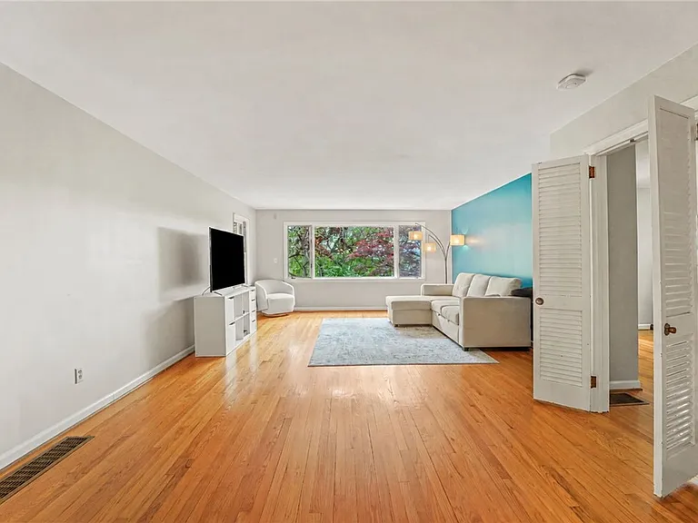 102 Corson Pl — Photo 21