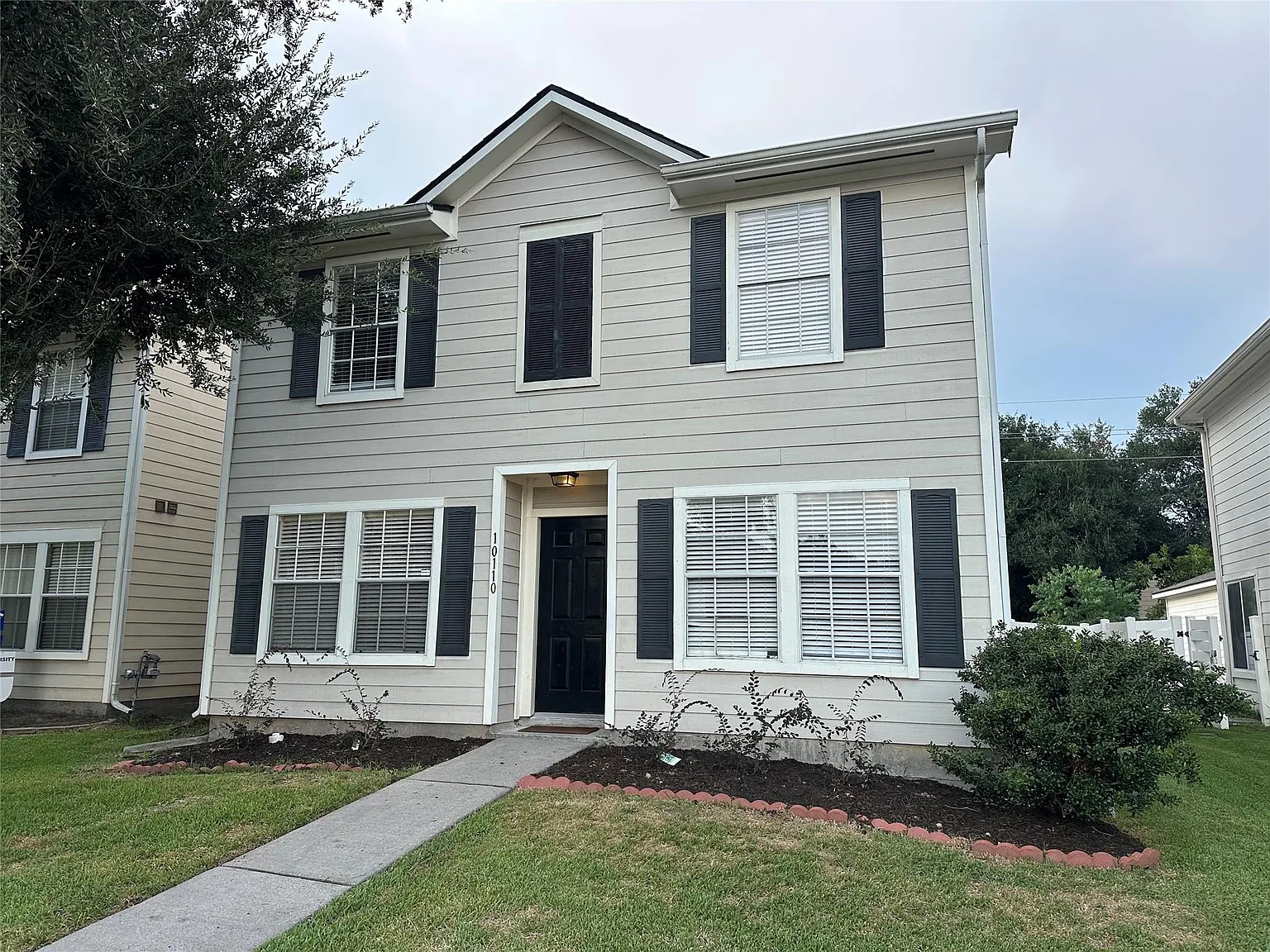 3 bed, 2.5 bath, 2167 sqft, $2,000 — Photo 2