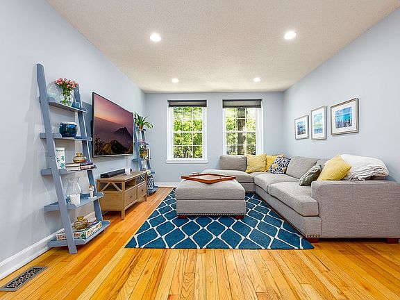 2nd image of 2966 S Columbus St #3249