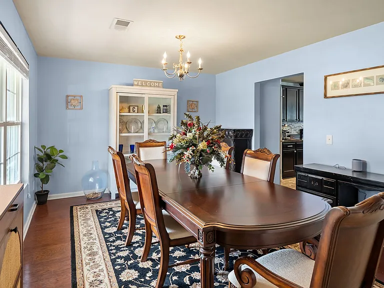 415 Valdez Ct — Photo 7